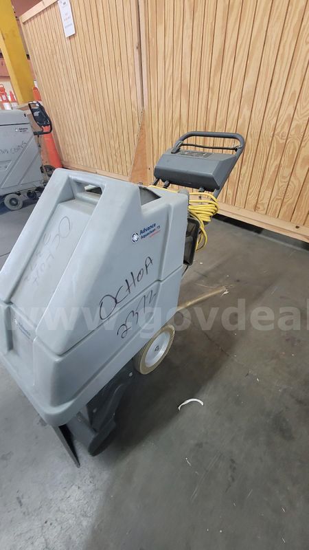**** Advance Aquaclean 15 Carpet Cleaner **** (I)