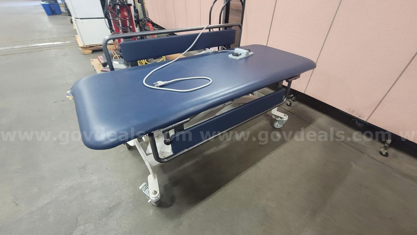 **** Armedica Treatment Table Bed **** (I)