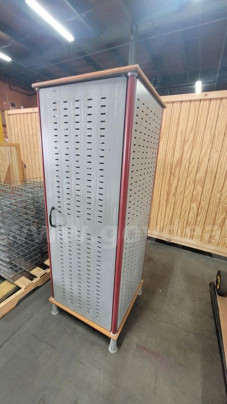 **** Metal Storage Cabinet Closet 23x23x64 **** (I)