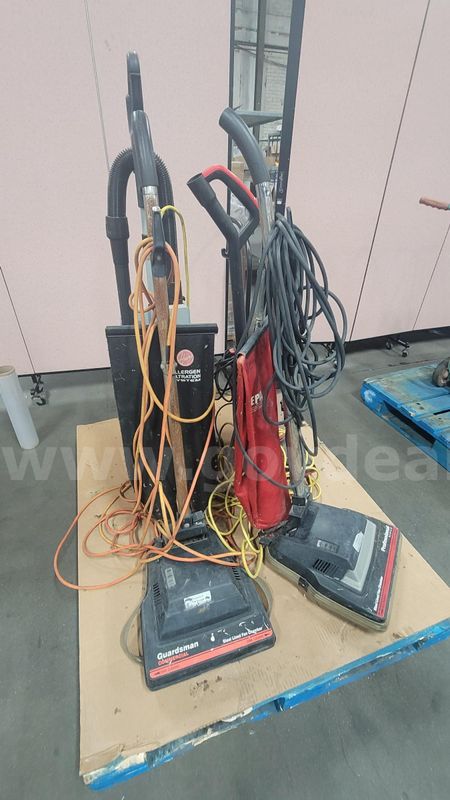 **** ASSORTED VACUUM CLEANER **** (I)
