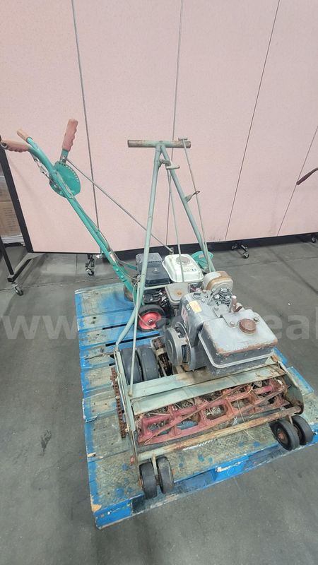 **** ASSORTED VACUUM CLEANER **** (I)