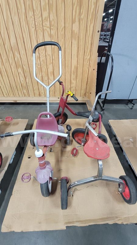 ****KIDS TRICYCLE 3 UNITS **** (I)