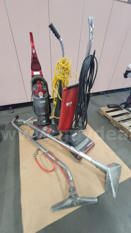 **** ASSORTED VACUUM CLEANER **** (I)