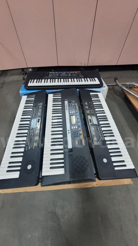 **** CASIO DIGITAL KEYBOARDS BY LOT **** (I)