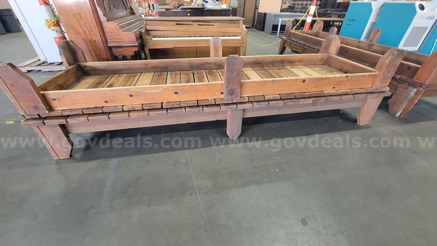 ****4 UNITS WOODEN GARDEN PLATFORM **** (I)