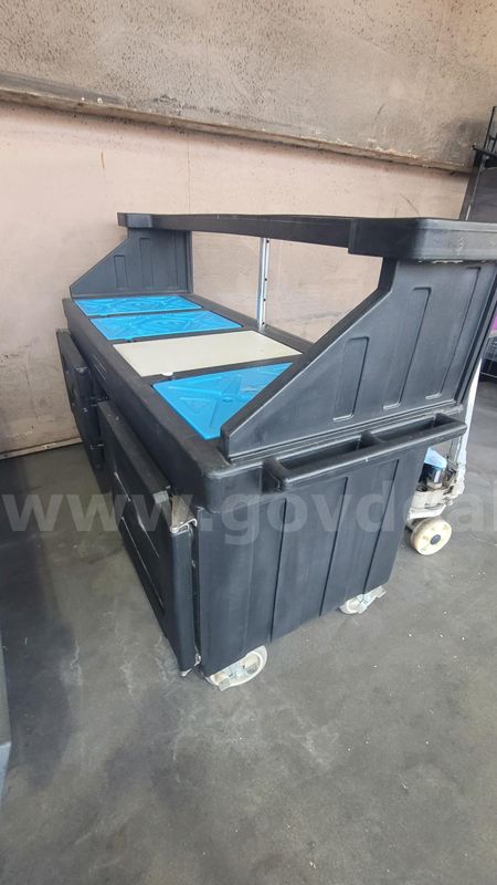 **** CAMBRO MOBILE FOOD CART **** (ED)