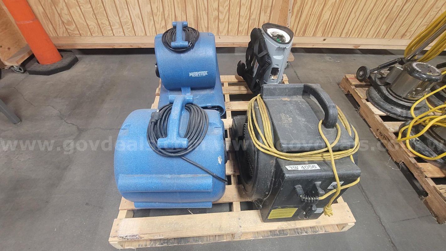**** ASSORTED INDUSTRIAL FLOOR BLOWER **** (I)