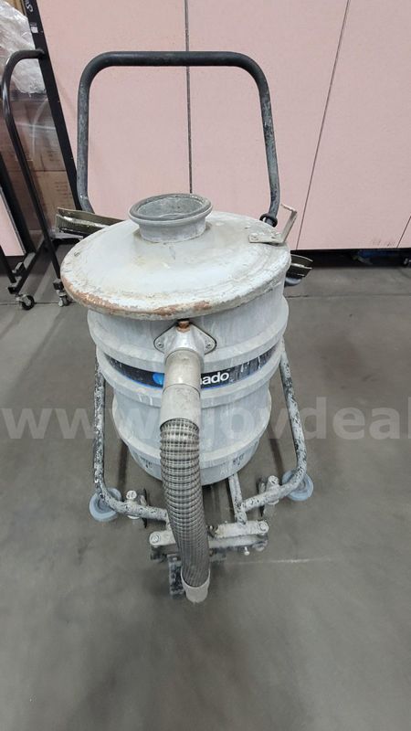 **** TORNADO COMMERCIAL WET DRY VACUUM **** (I)