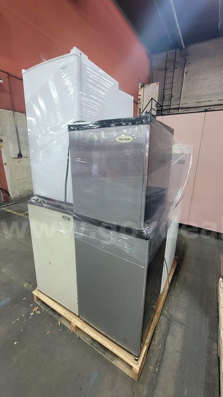 **** ASSORTED KITCHEN APPLIANCES **** (I)