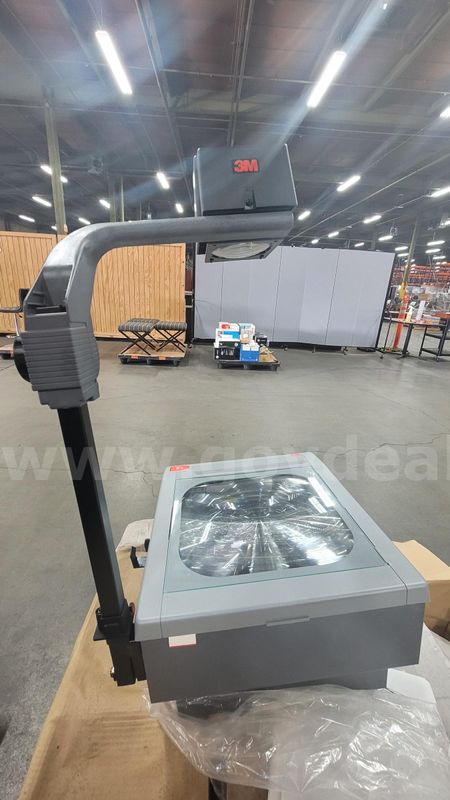 **** 3M MODEL 9000 OVERHEAD PROJECTOR BY LOT **** (I)