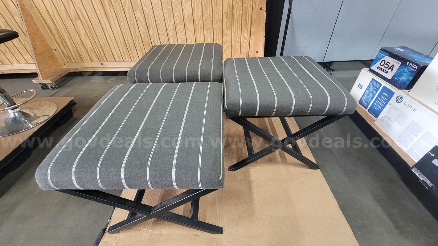 **** HOMEPOP METAL X OTTOMAN BY LOT **** (I)
