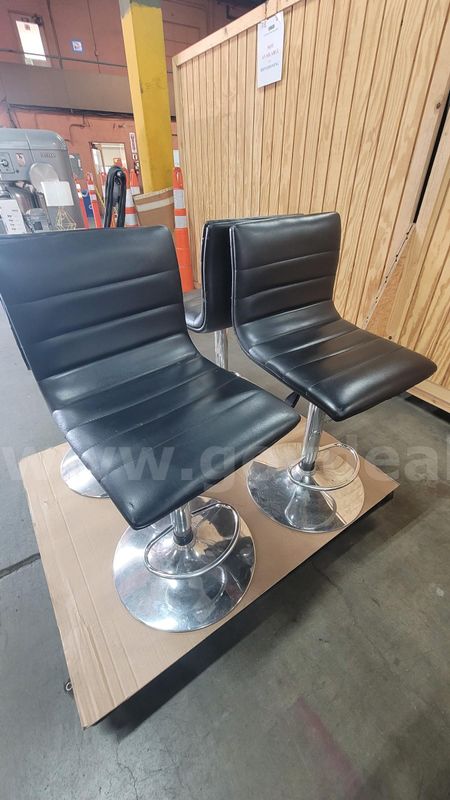 **** BLACK ADJUSTABLE BAR STOOL BY LOT **** (I)