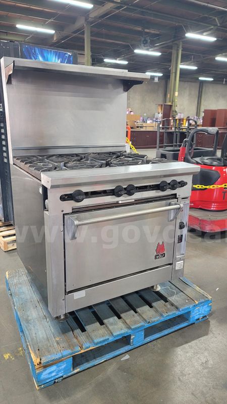 **** WOLF BURNER COMMERCIAL GAS RANGE **** (I)