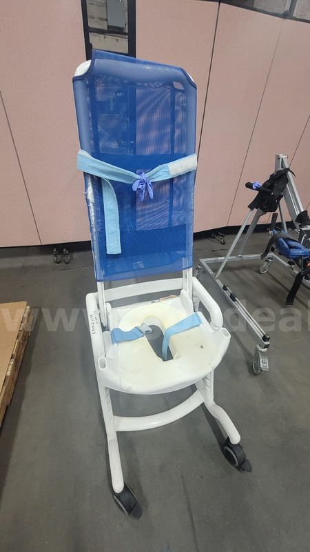 **** SPECIAL NEEDS SHOWER CHAIR AND COMMODE **** (I)