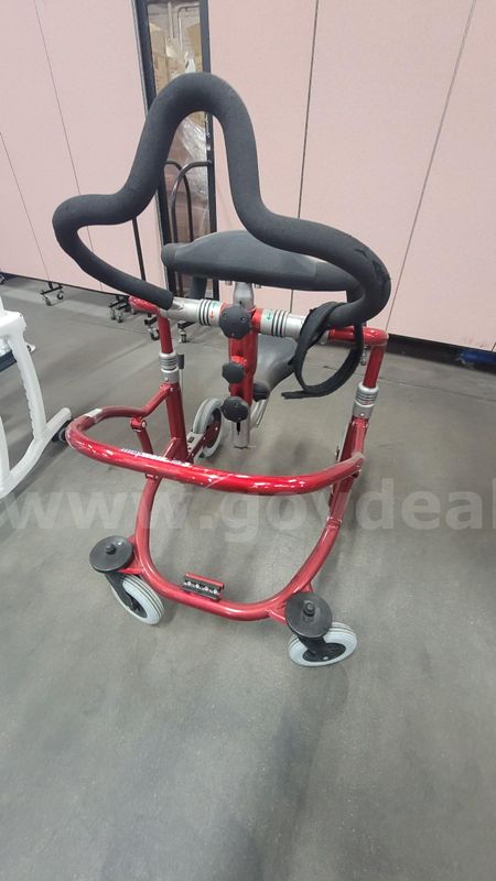 **** MEYWALK 3 WALKER WITH SEAT **** (I)
