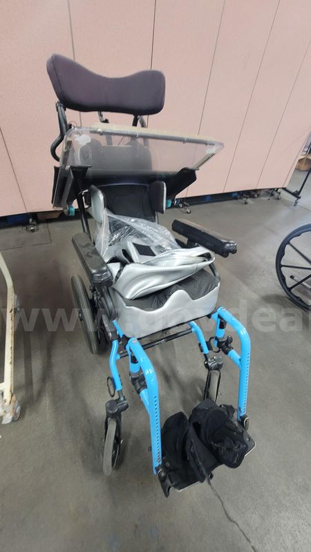 **** SPECIAL NEEDS TRANSPORT WHEELCHAIR **** (I)