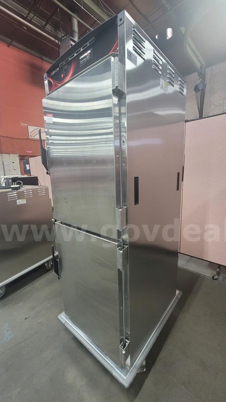 **** CRESCOR 3 DOOR HEATED MOBILE HEATED CABINET **** (I)