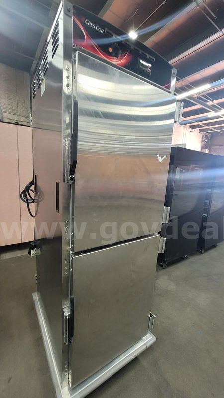 **** CRESCOR 3 DOOR HEATED MOBILE HEATED CABINET **** (I)