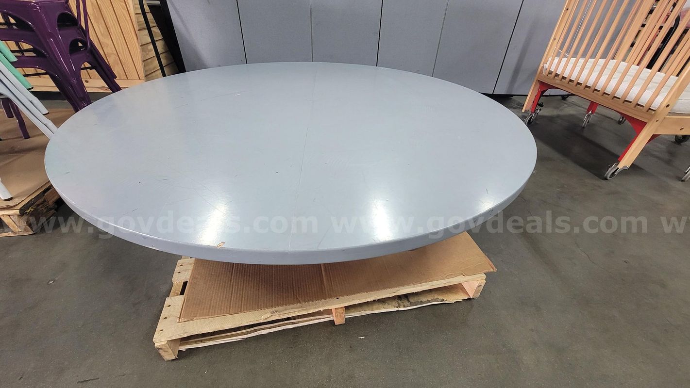 **** LARGE ROUND TABLE WITH SQUARE METAL BASE **** (I)