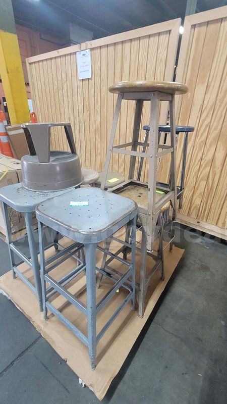 **** 8 ASSORTED STOOLS BY LOT **** (I)