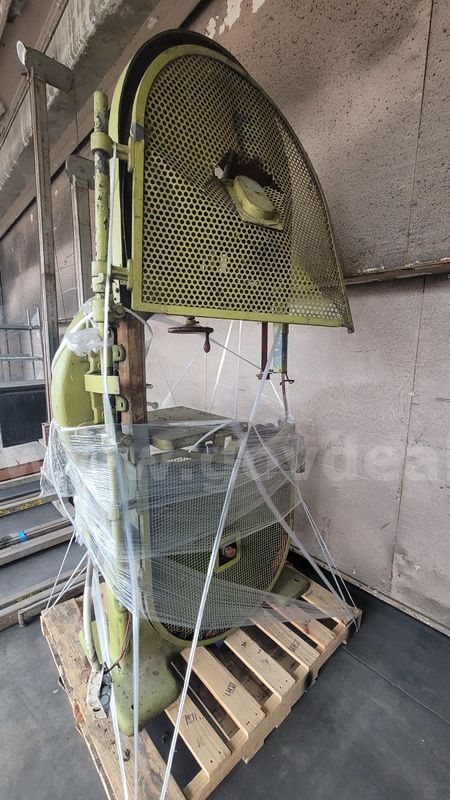 **** VINTAGE VERTICAL BAND SAW **** (I)