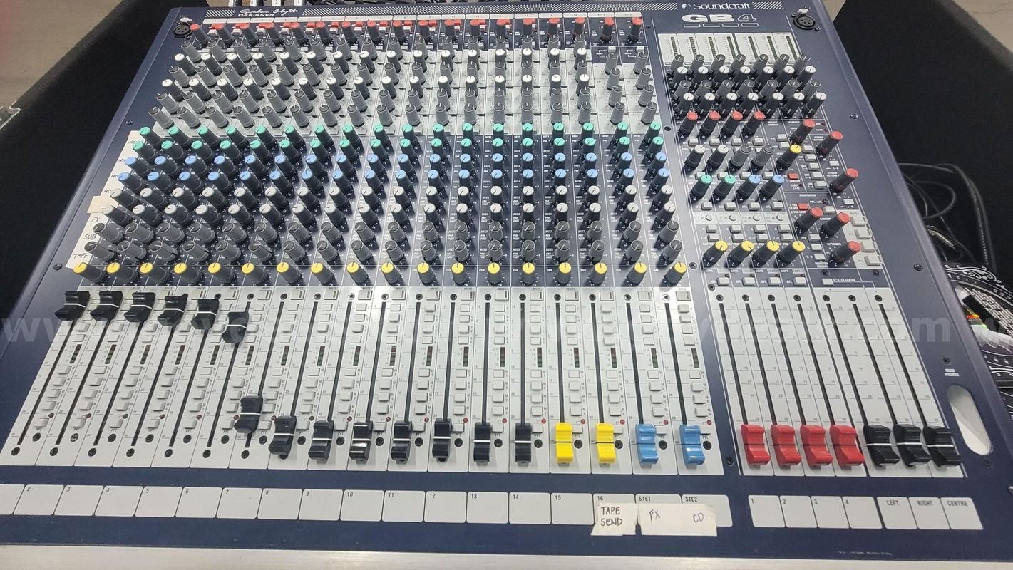 **** SOUNDCRAFT GB4 ANALOG MIXING CONSOLE **** (I)