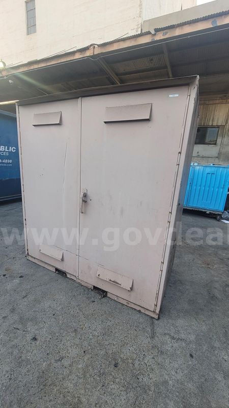 ****METAL STORAGE BOX 6 FOOTER **** (Y)