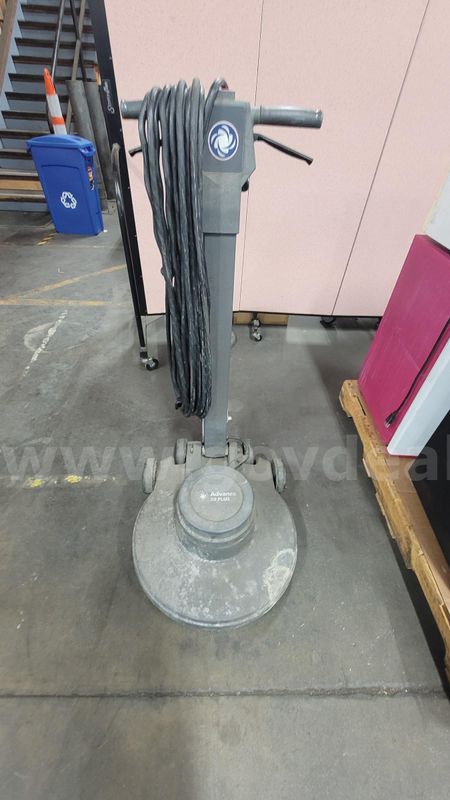 **** ADVANCE 20 PLUS COMMERCIAL FLOOR POLISHER **** (I)
