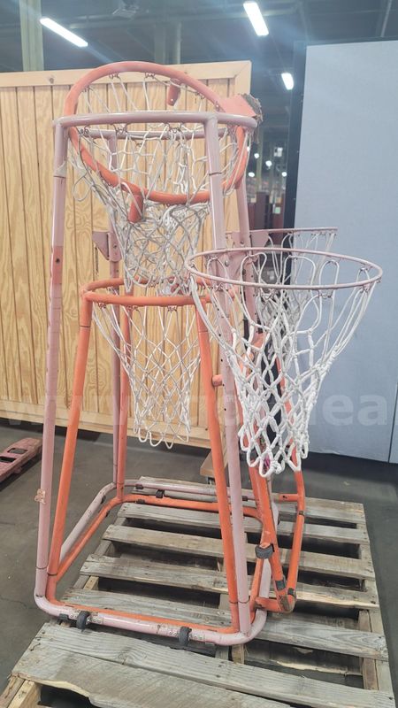 **** MULTI HOOP PORTABLE JUNIOR BASKETBALL STAND**** (I)