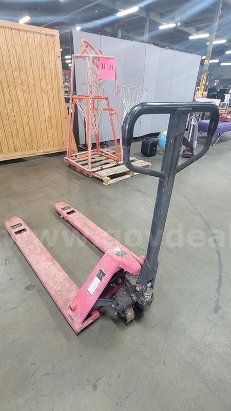 **** HEAVY DUTY PALLET JACK **** (I)
