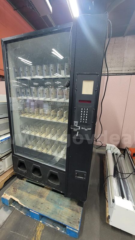 **** VENDING MACHINE **** (I)