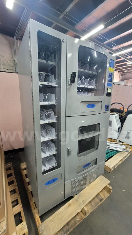 **** VENDING MACHINE **** (I)