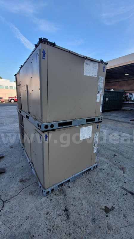 **** LENNOX INDUSTRIAL HVAC 2 UNITS **** (Y)