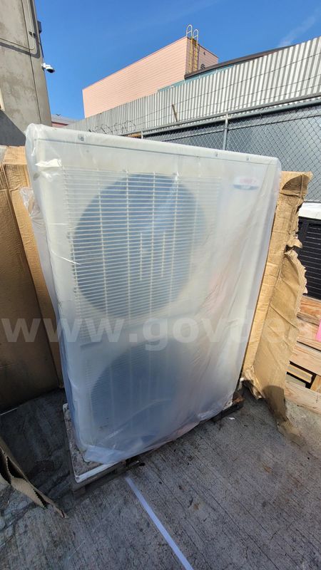 **** LENNOX HVAC AIRCONDITIONING UNIT X2 UNIT **** (Y)
