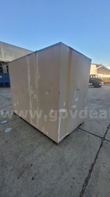 **** METAL STORAGE BOX 9 FOOTER **** (Y)