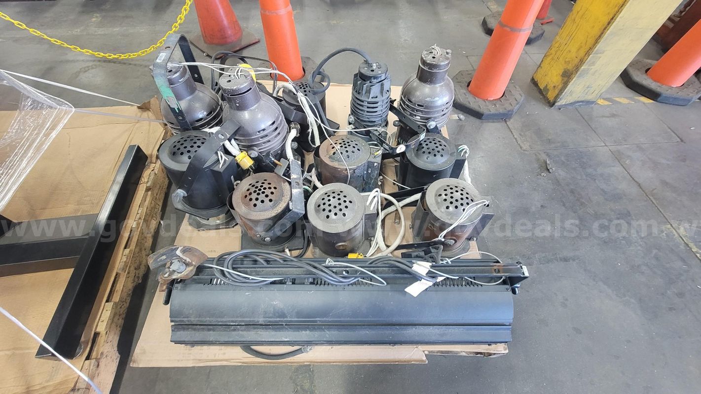 **** ASSORTED STAGE LIGHTINGS **** (I)