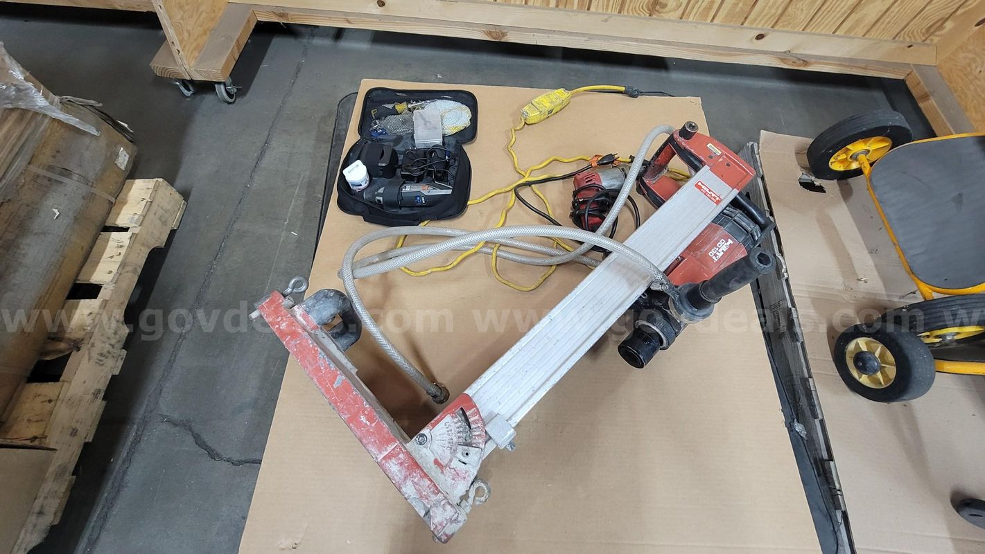 **** HILTI D130 DIAMOND CORE DRILLING MACHINE AND MORE **** (I)