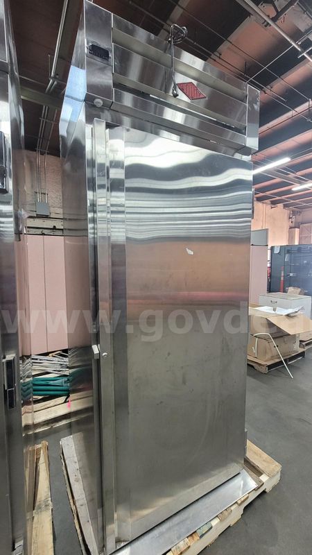 **** Commerical Utility Refrigerator **** (I)