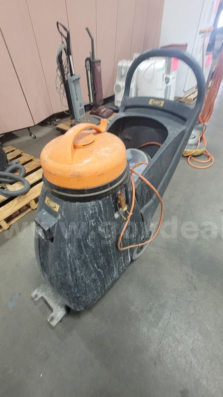 **** Sss Wet And Dry Vacuum Cleaner **** (I)