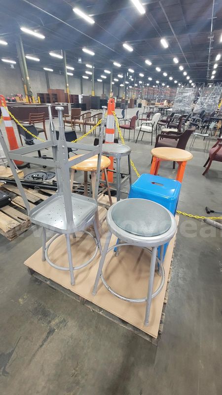 **** ASSORTED STOOLS X7 UNITS **** (I)