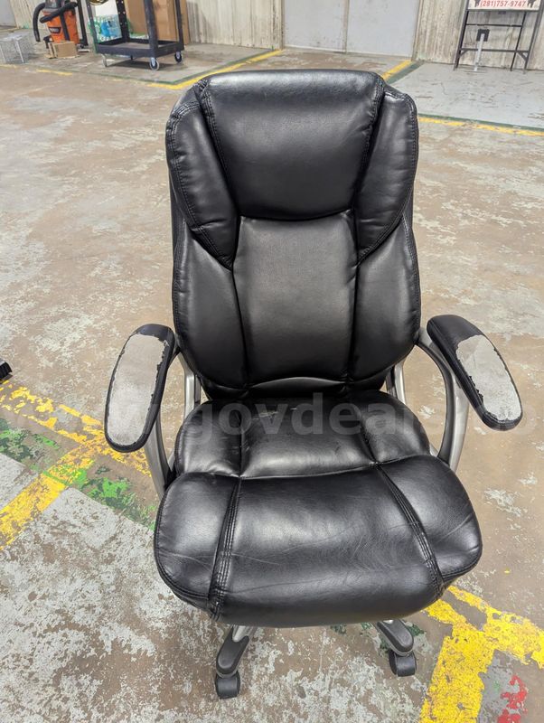 Black office Chair - working gas lift lever