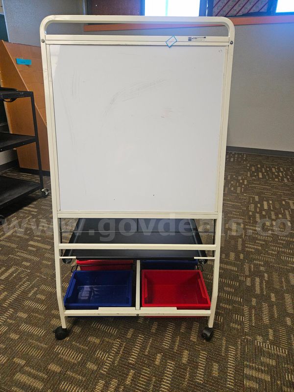Portable Artist Stand with Storage 1