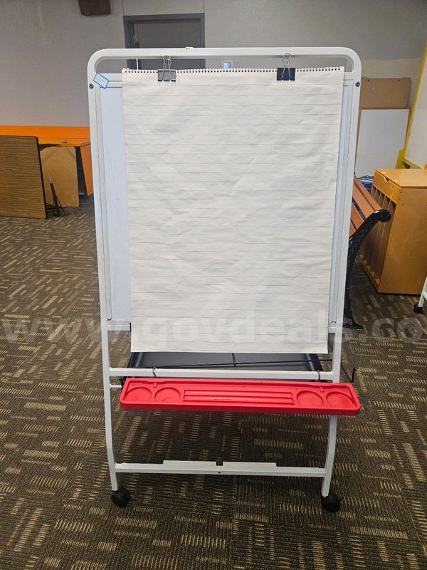 Portable Artist Stand with Storage 2