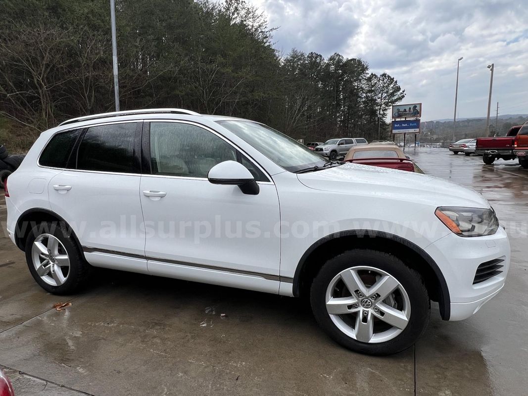 2013 Volkswagen Touareg TDI Luxury Panoramic Roof