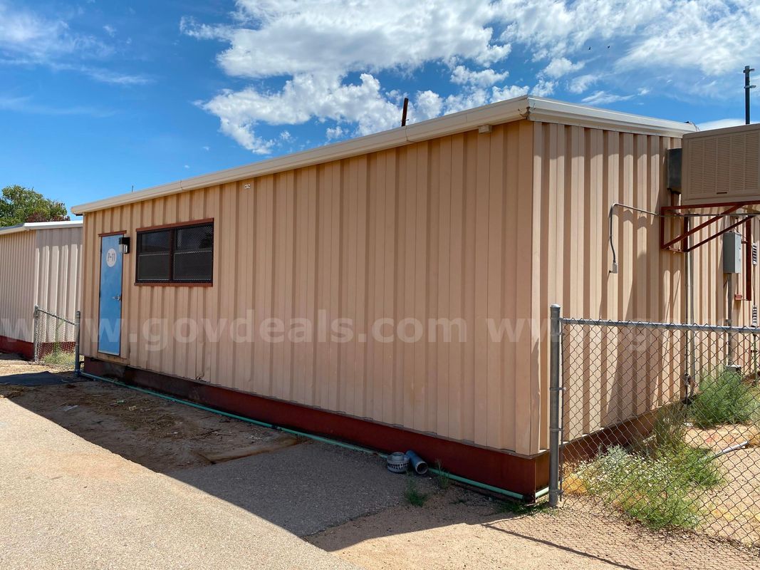 ONE LOT - SINGLE PORTABLE CLASSROOM BUILDING