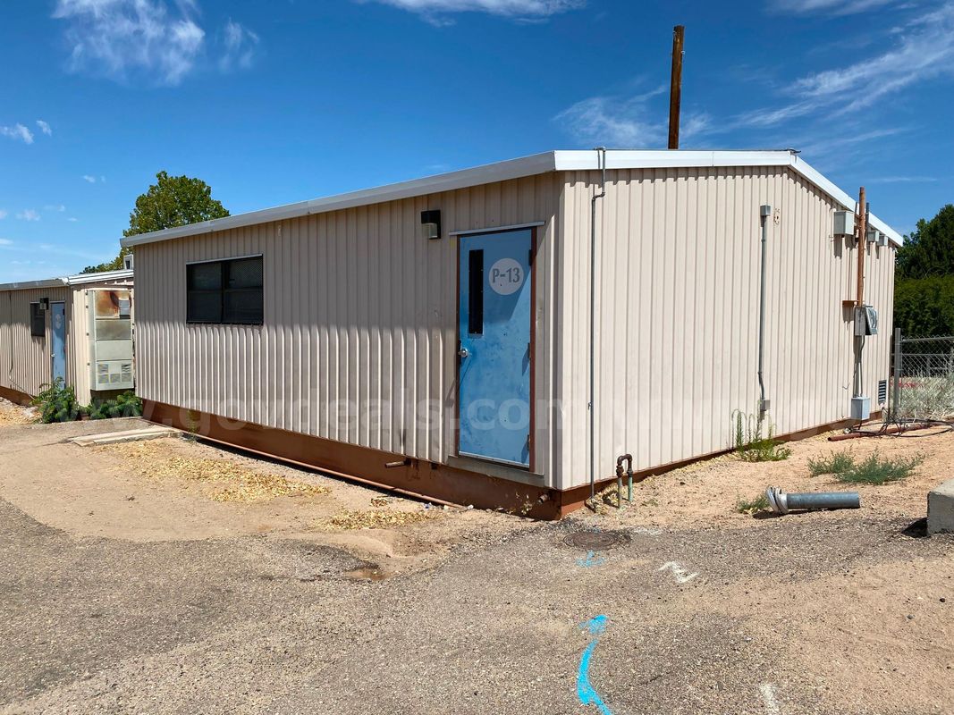 ONE LOT - SINGLE PORTABLE CLASSROOM BUILDING