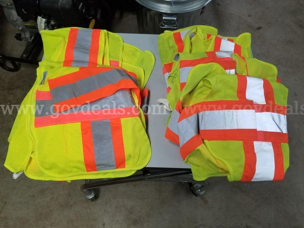 (6) - Traffic Safety Vests