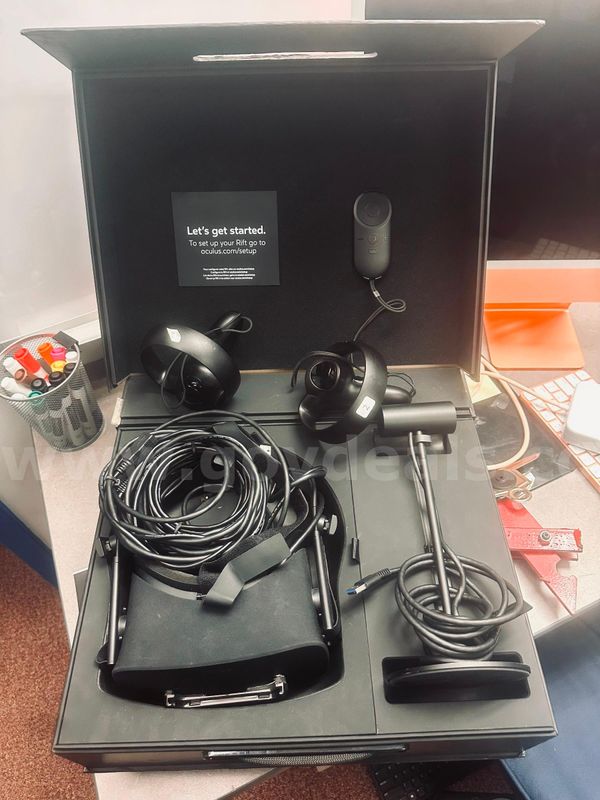 Oculus Rift S PC-Powered VR Gaming Headset with Controllers - Black