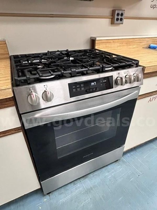 9 Frididaire Stove/Ovens