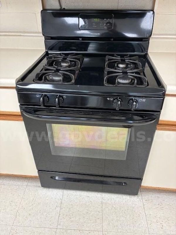 7 Gas Ranges – Frigidaire, Hotpoint, Amana